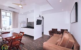 Sala e quarto com 2 banheiros para 5 pessoas em Copacabana!